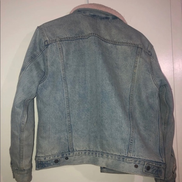 Levi’s Ex boyfriend Pink Sherpa Trucker Jacket - Picture 2 of 7